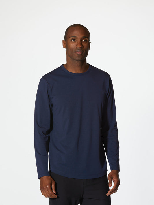 [info]--Isa is 6'3, 180lbs and wears a size L