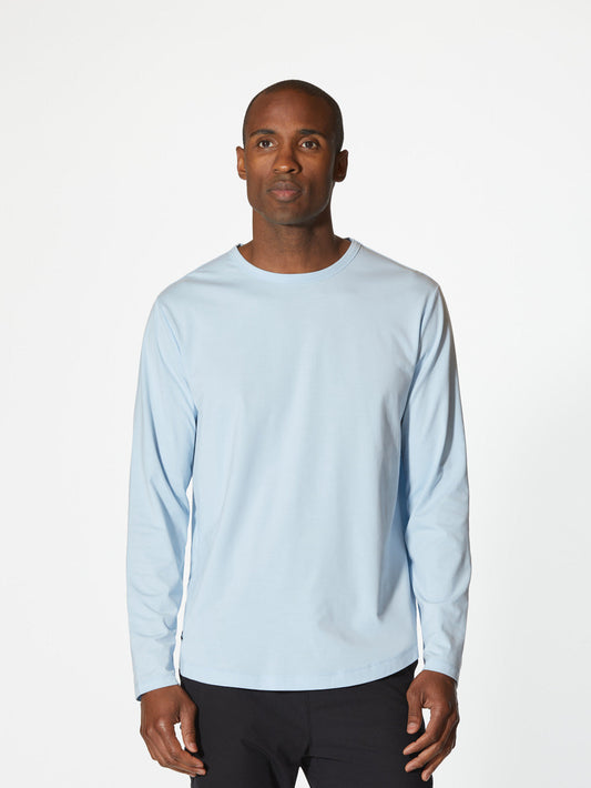 [info]--Isa is 6'3, 180lbs and wears a size L