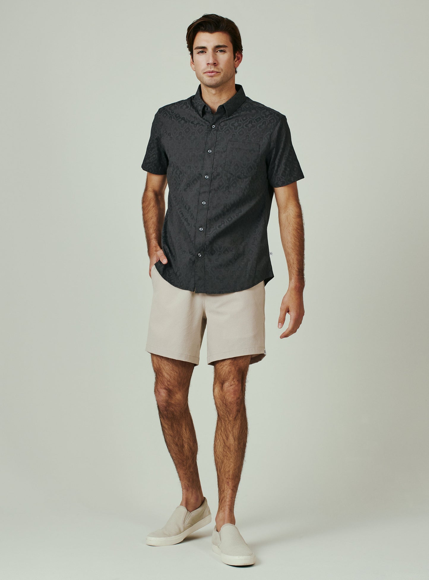 black-7523