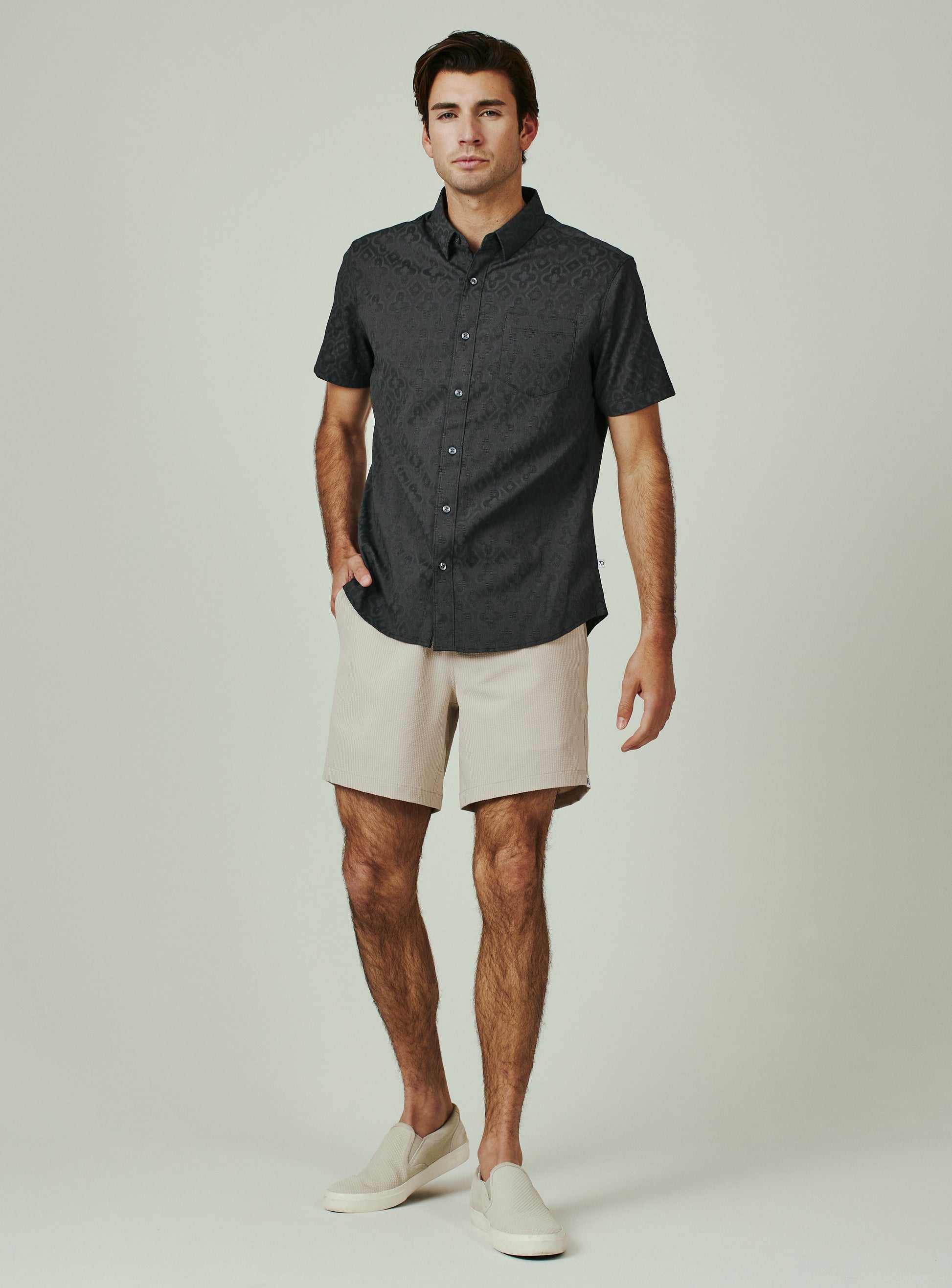 black-7523