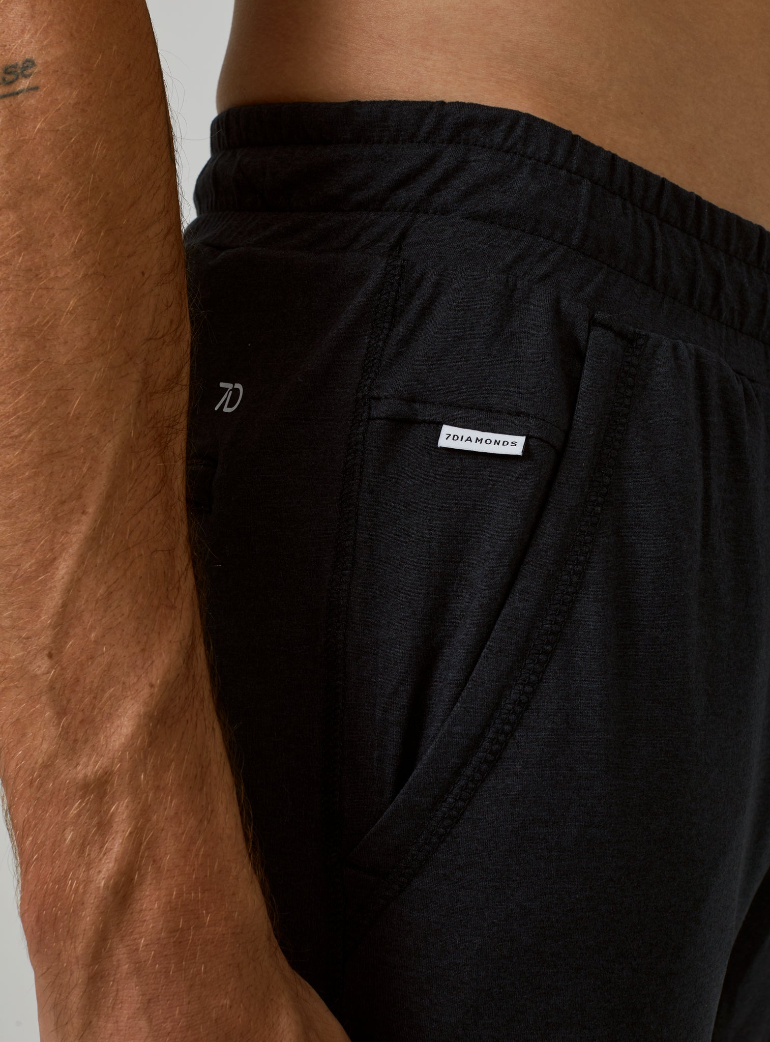 heather-black-1008