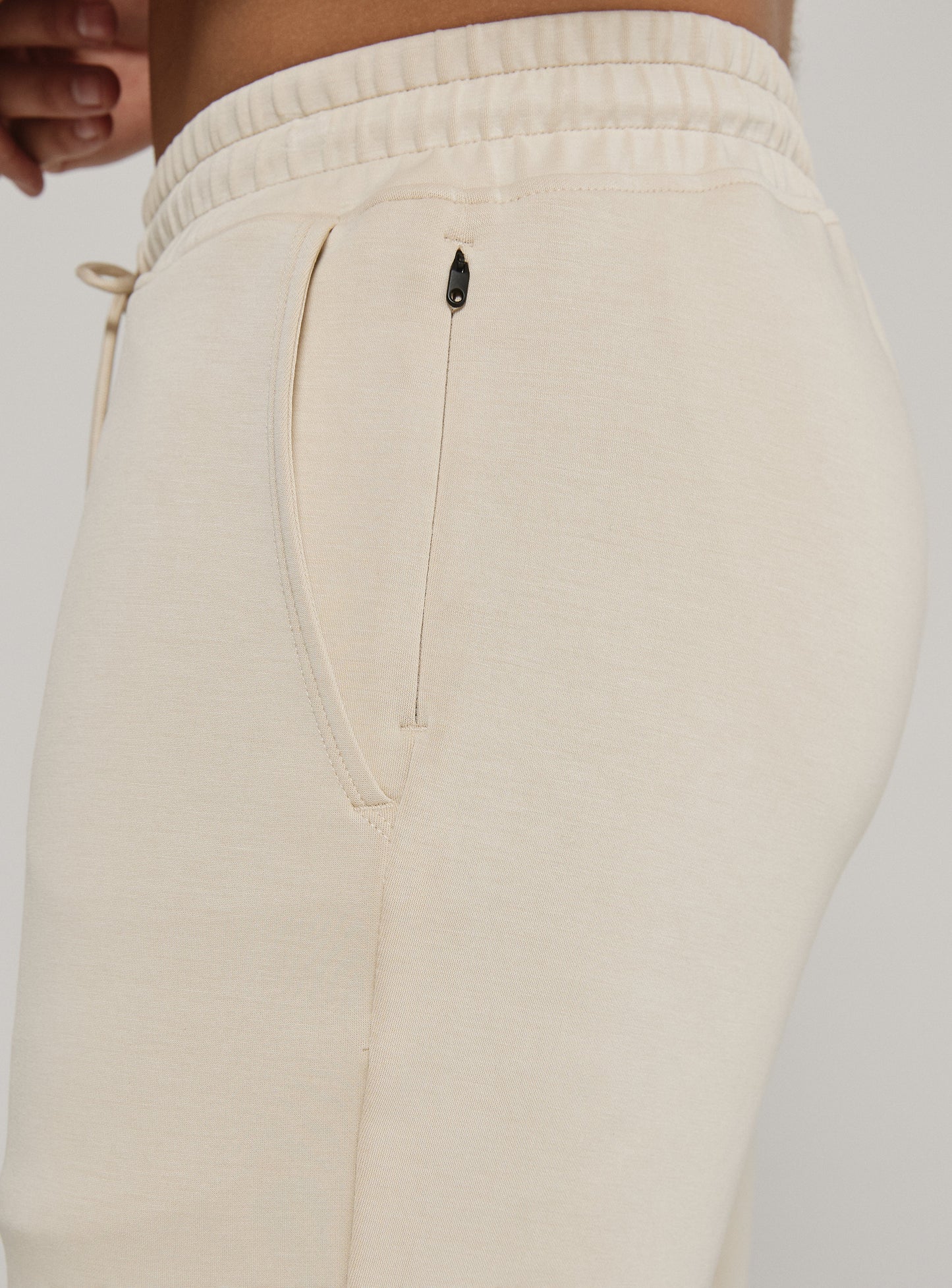 beige-1347