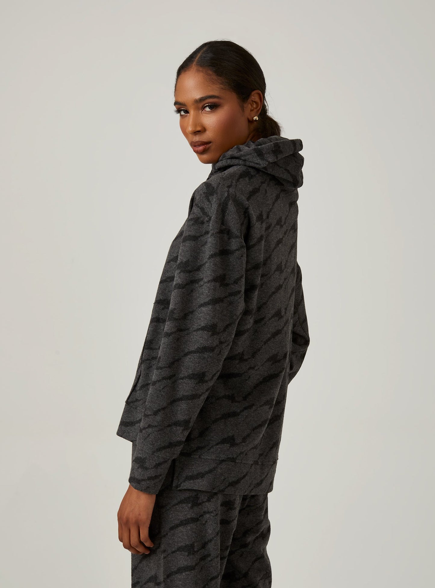 charcoal-4003