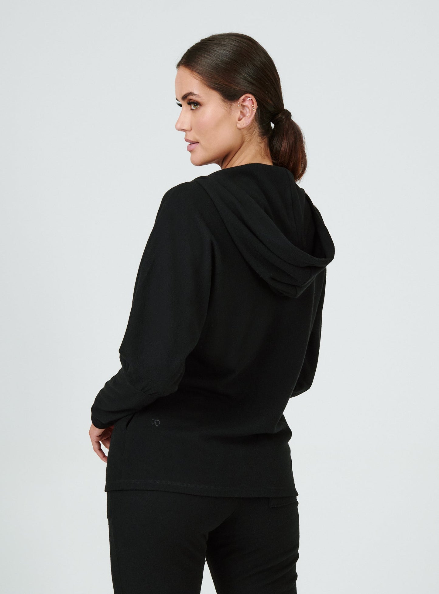 black-4004