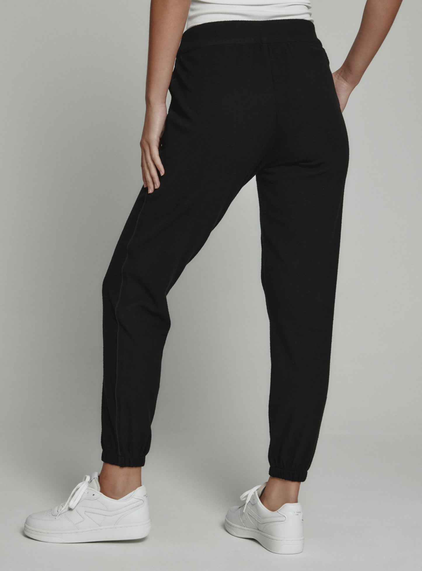 black-3004