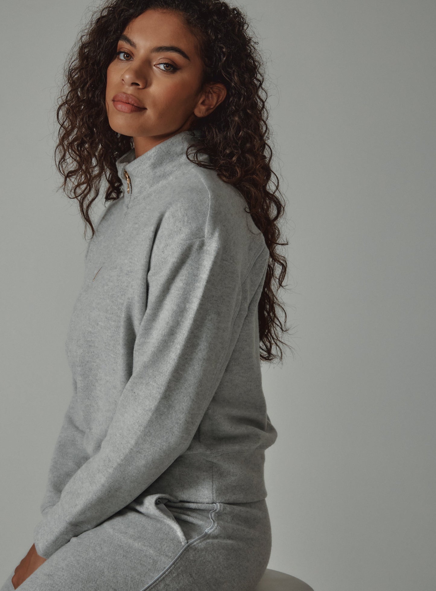 light-grey-7002