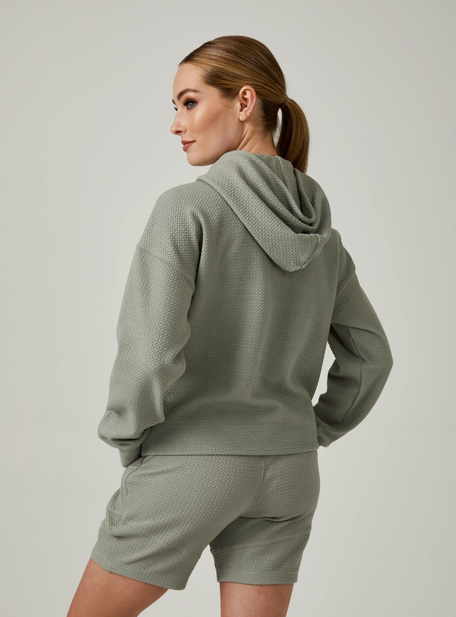 light-sage-4001
