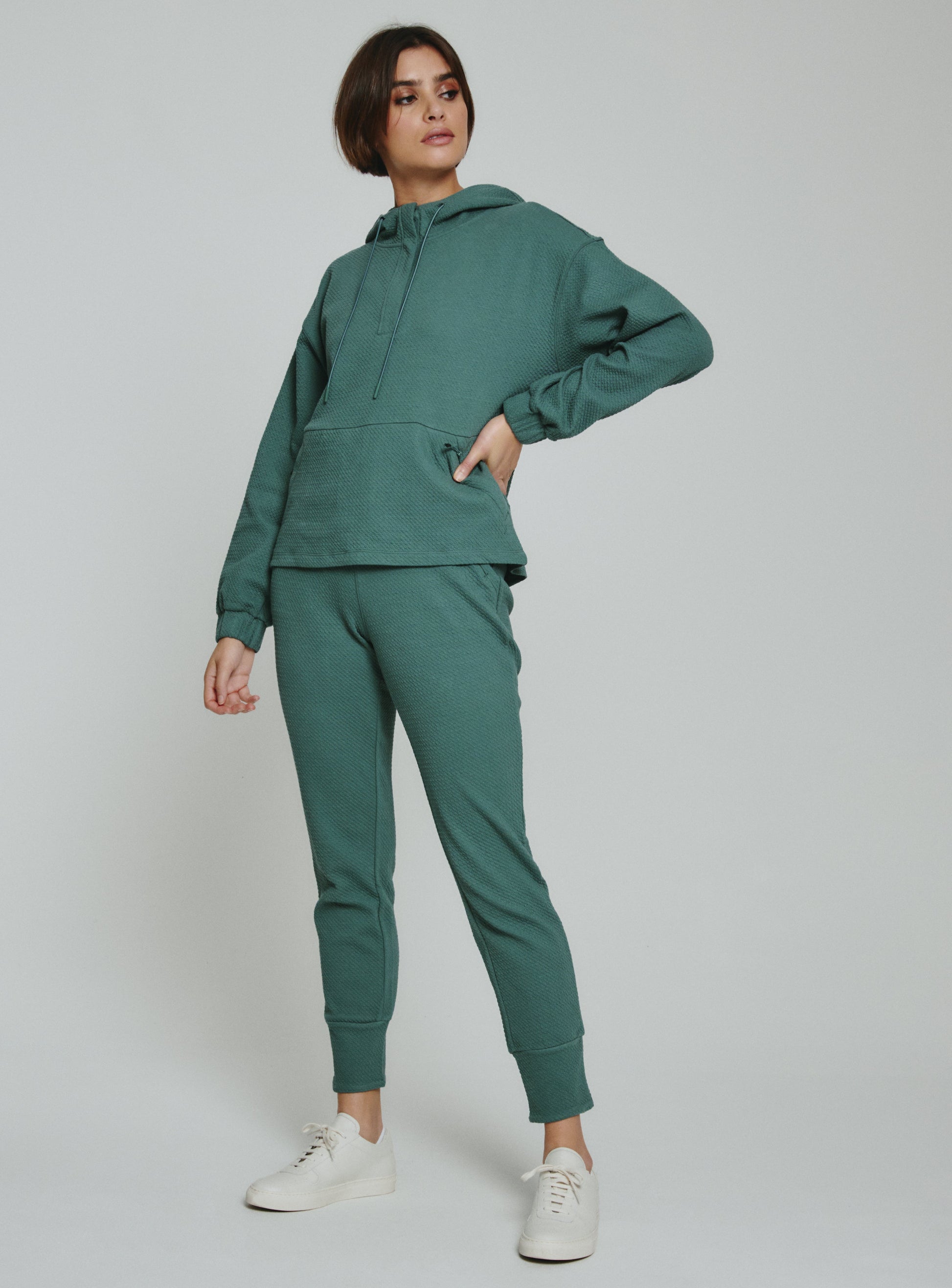 teal-4002